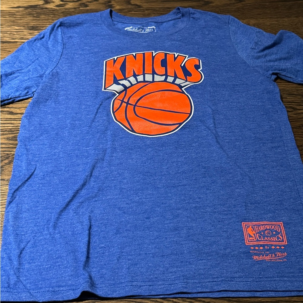 Knicks t-shirt, boys large.